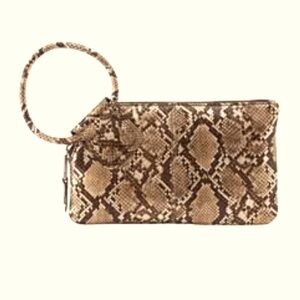 NWT HOBO
Sable Wristlet